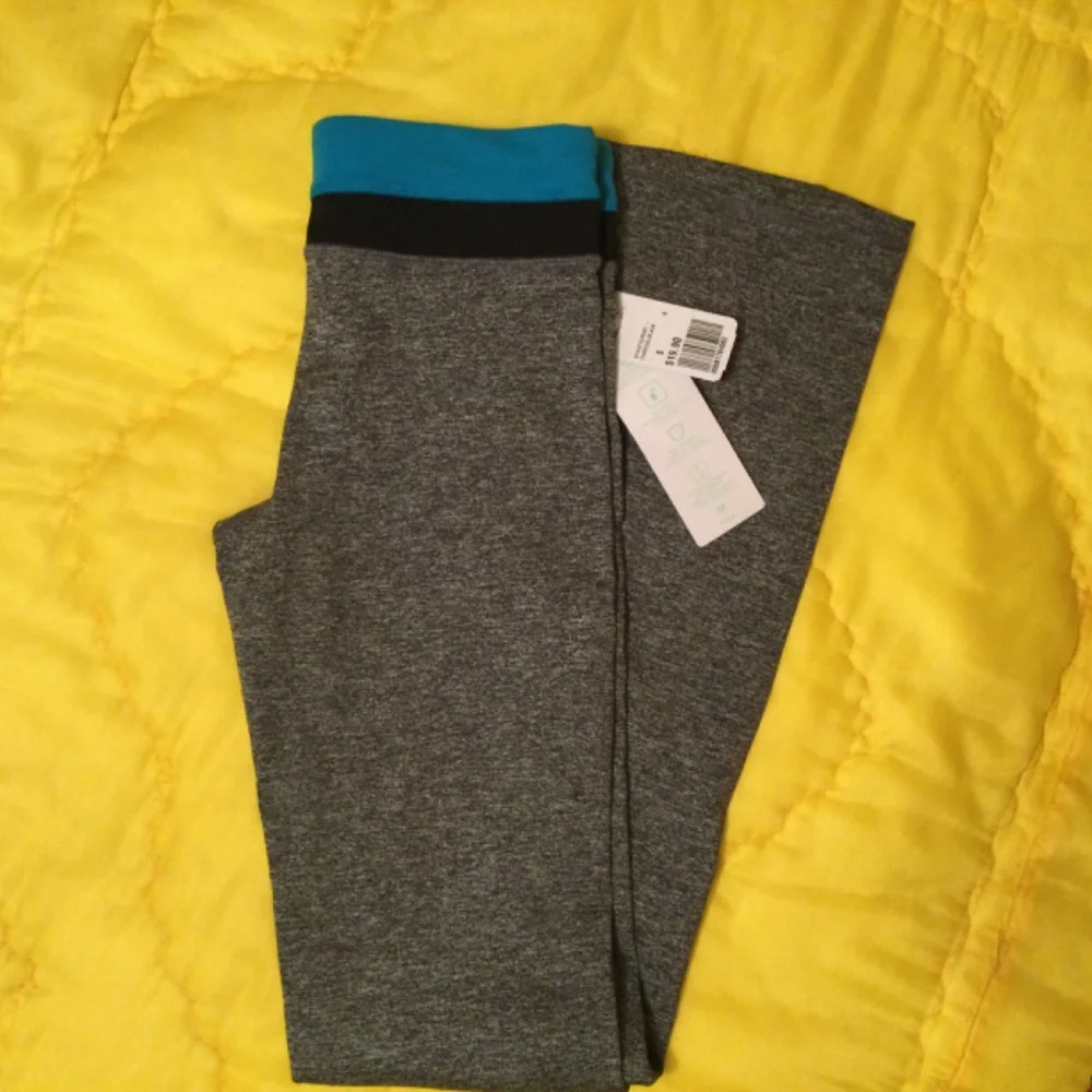 ⭐️ Forever 21 Athletic Pants size women’s small - Picture 13 of 13
